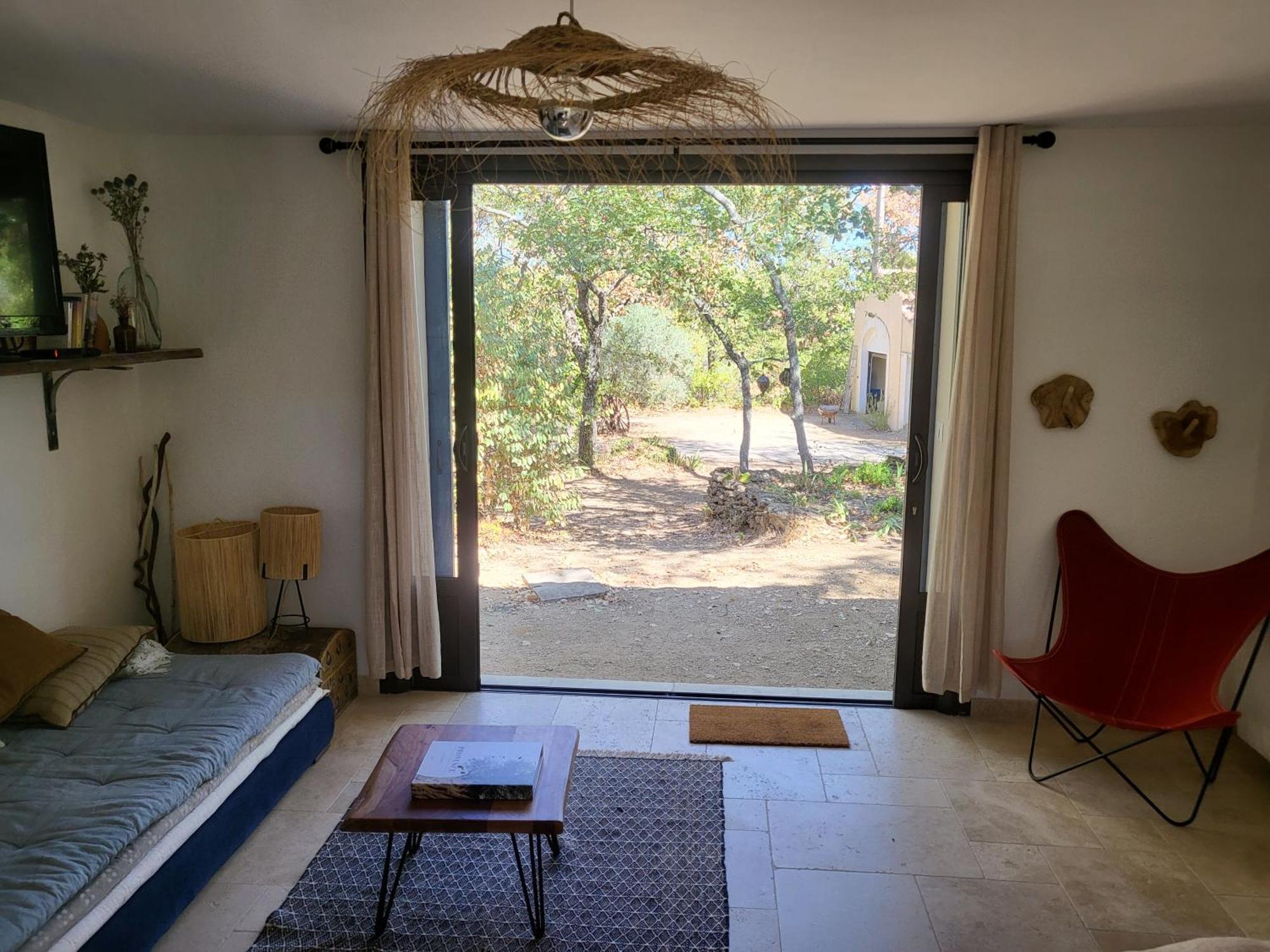 Le Cabanon Bed & Breakfast เมแเนร์บส์ ภายนอก รูปภาพ